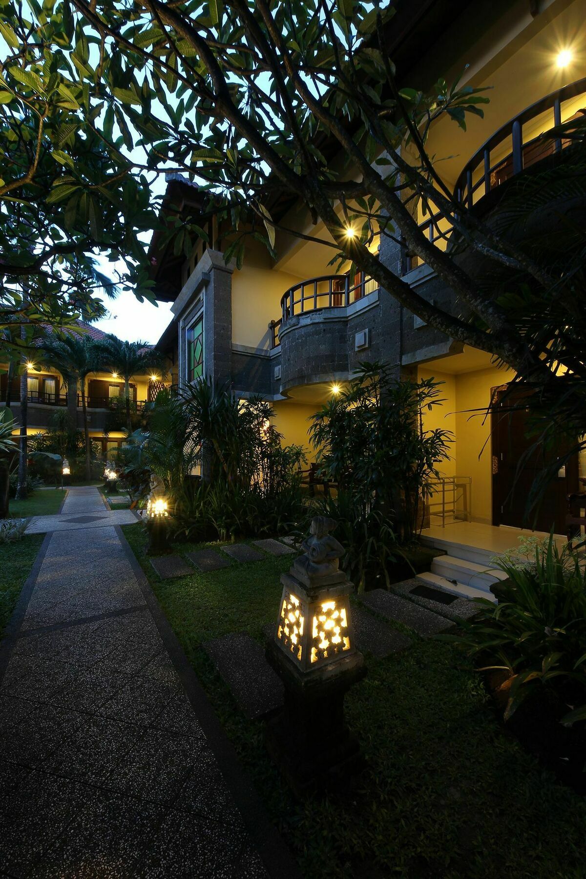โรงแรมอาดิ จายา กูตา ภายนอก รูปภาพ